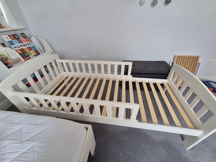 Toddler bed