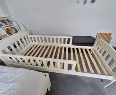 Toddler bed