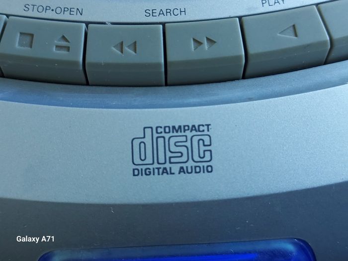 PHILIPS CD Radio Cassette Recorder, Model AZ1120,  in excellent cosmetic condition