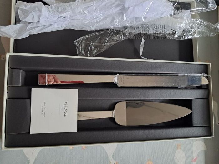 Cake slicer and trowel set