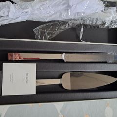 Cake slicer and trowel set