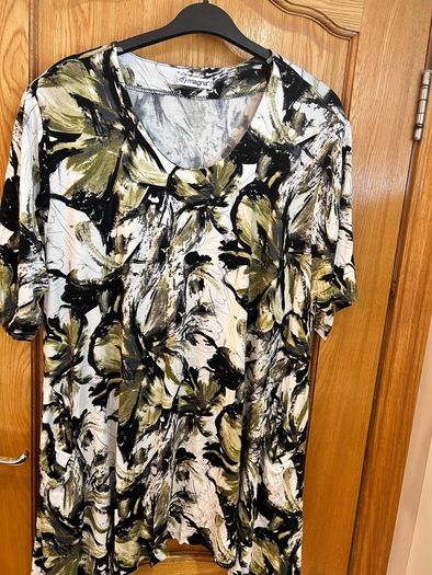 Magna 2 pocket tunic size 20/22