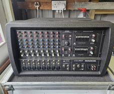 8 Channel Mackie Powered Desk & 2 400w speakers