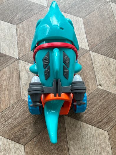 Adventure force chomp and cruise shark.