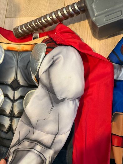 7-8 costumes Thor & Captain america