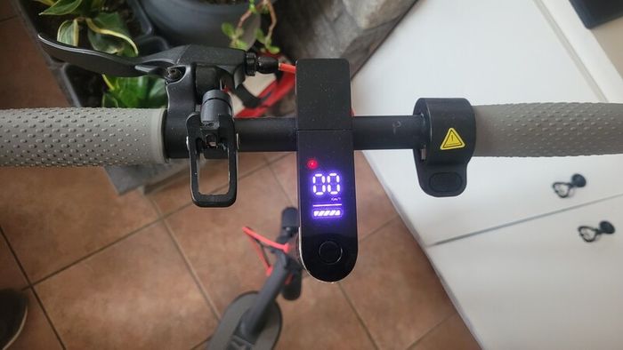 Aovo Pro scooter like new hardly used working 100%