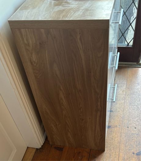 Chest of drawers