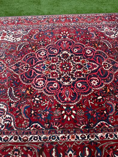 Magnificent Large Persian Bakhtiari Rug | Hand-Knotted Wool | 380cm X 260cm