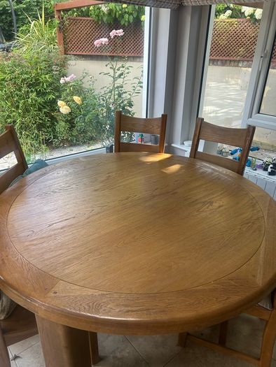 solid round oak table