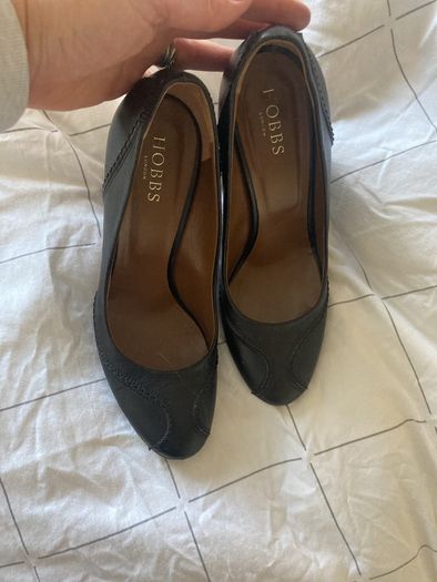 hobbs leather heels