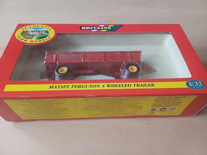 Britains Massey Ferguson 4 Wheeled Trailer Farm Model 1:32 Scale 9567 MINT