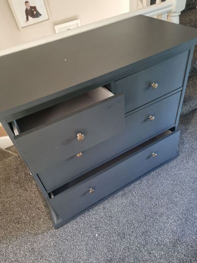 chest of drawers