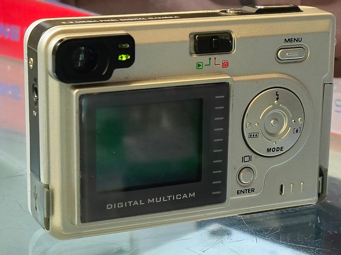 Vintage Digicam VuPoint 3.2 Mega Pixel Camera