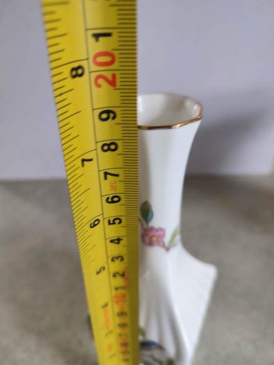 Rare find 1980 AYNSLEY Bone China PEMBROKE 7 Inch Bud Vase with Gold Trim Made in England