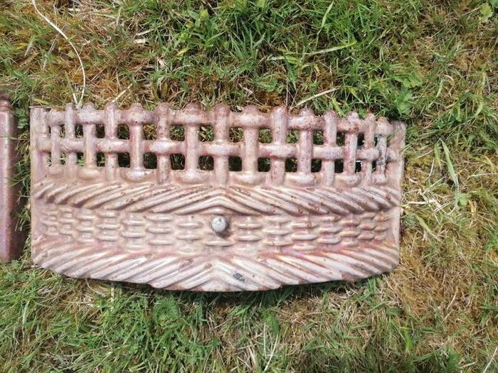 Lot:Vintage Cast Iron Fire Fronts