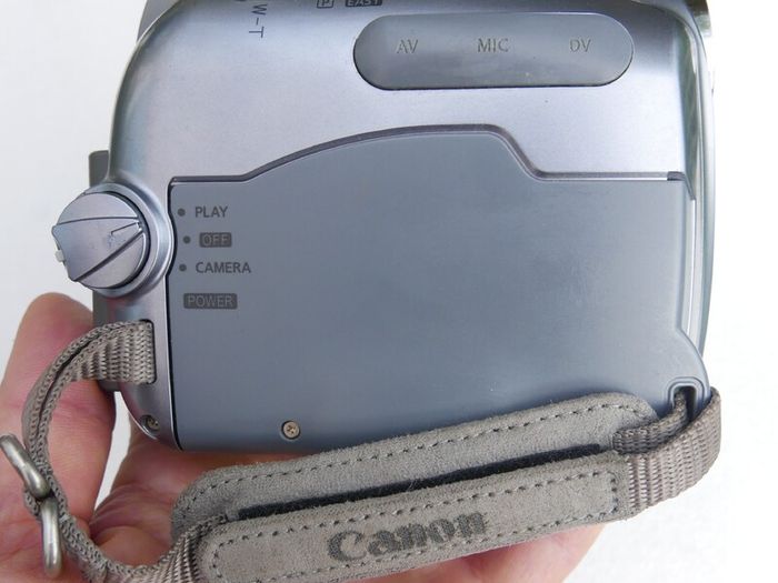 Canon MV900 MiniDV Camcorder with charger, works well.