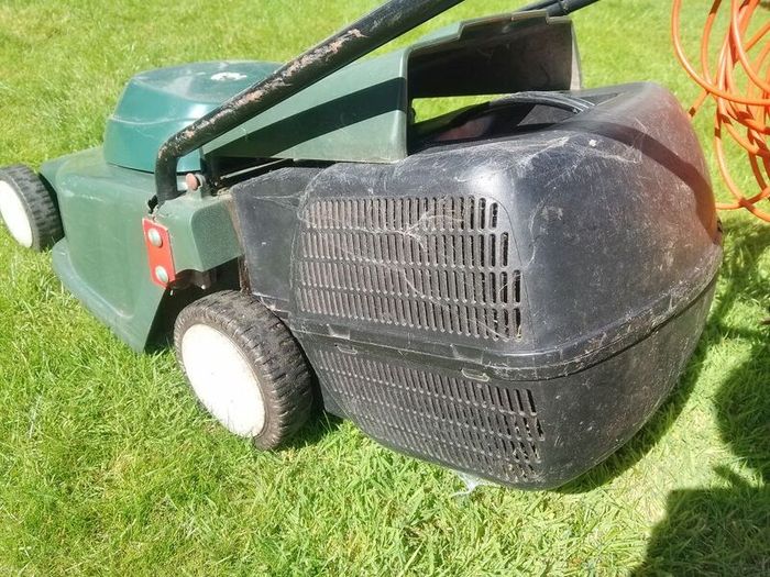 Electric Black & Decker lawnmower