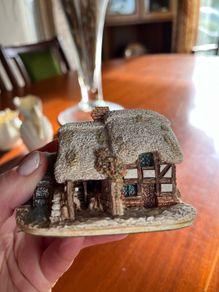 Lilliput Lane house figurine
