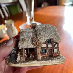 Lilliput Lane house figurine