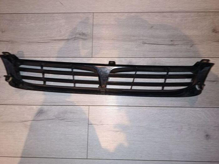 Toyota Carina E front grill