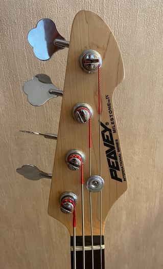 Peavey Milestone Iv Bass
