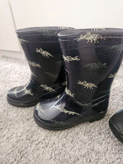 Two pairs of boys' shoes size 8 (26)