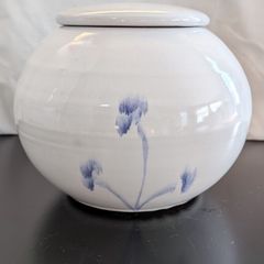 Stephen Pearce Shanagarry Potters Celebration Lidded Jar Rare Discontinued
