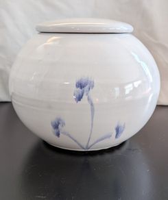 Stephen Pearce Shanagarry Potters Celebration Lidded Jar Rare Discontinued