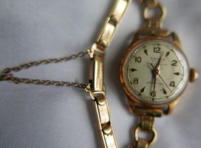 Vintage Tanis 17 Jewel Mechanical Watch - Womens Swiss - Gold Plated Watch (the watch works well and keeps time)