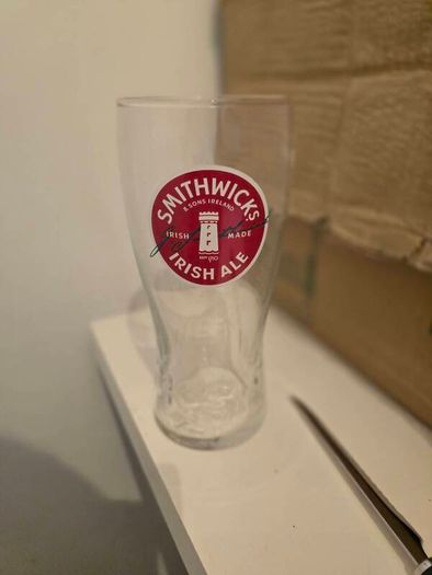 Beer glass, pint glass, Stemmed Glasses Chalice glass