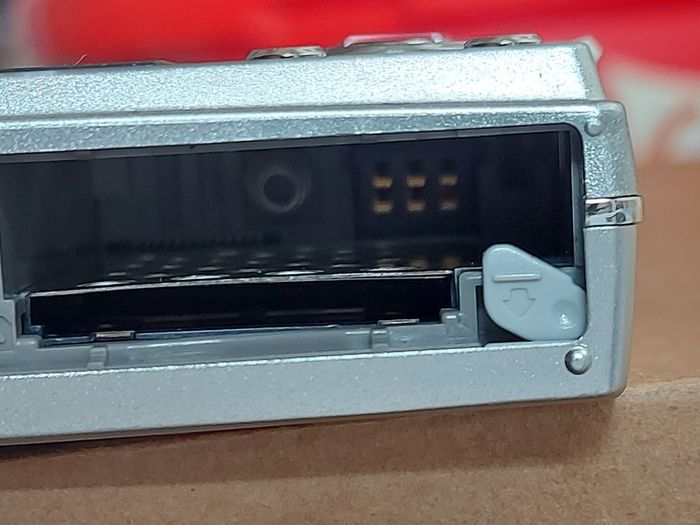 Samsung L100 Digital Camera, 8.1 Megapixels, No Battery or Memory Card, in excellent cosmetic condition, being sold for parts or repair