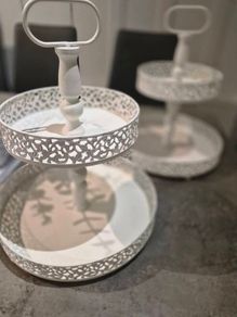 cake holders