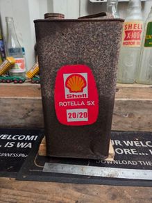 Shell oil can