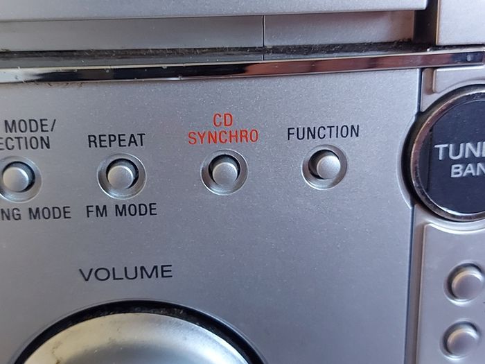 Sony Micro Hi-Fi Component System, Model CMT-CPZ1, Radio, Tape CD, mini disc link, all working great and in excellent condition