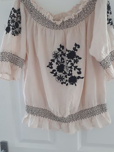 Top cream and black