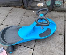 2 wiggle cars