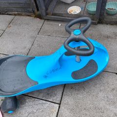 2 wiggle cars