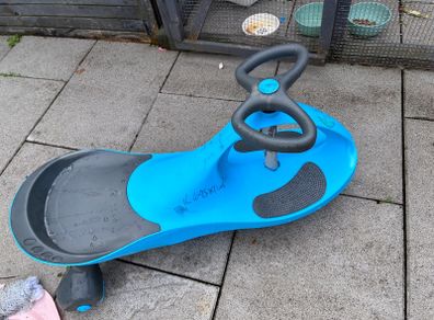 2 wiggle cars