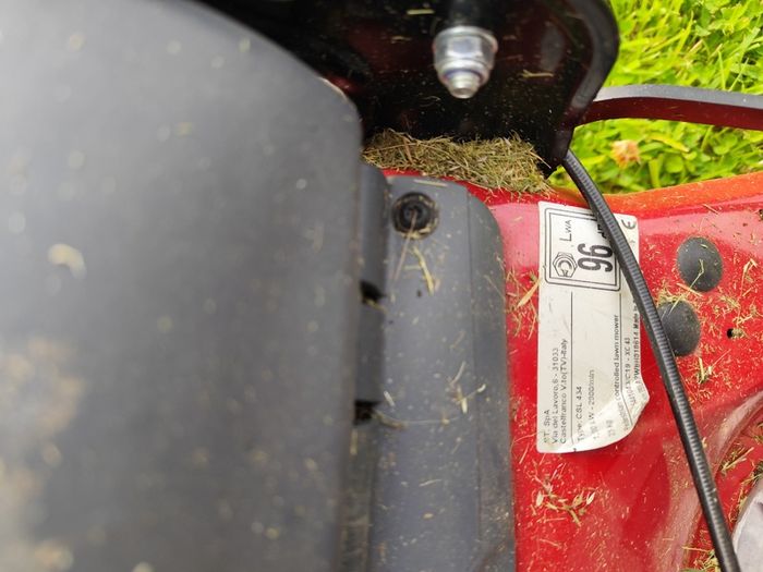 Castelgarden XC 43 petrol lawnmower with a reliable STIGA engine.