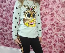 long-sleeved sweatshirt plus leggins