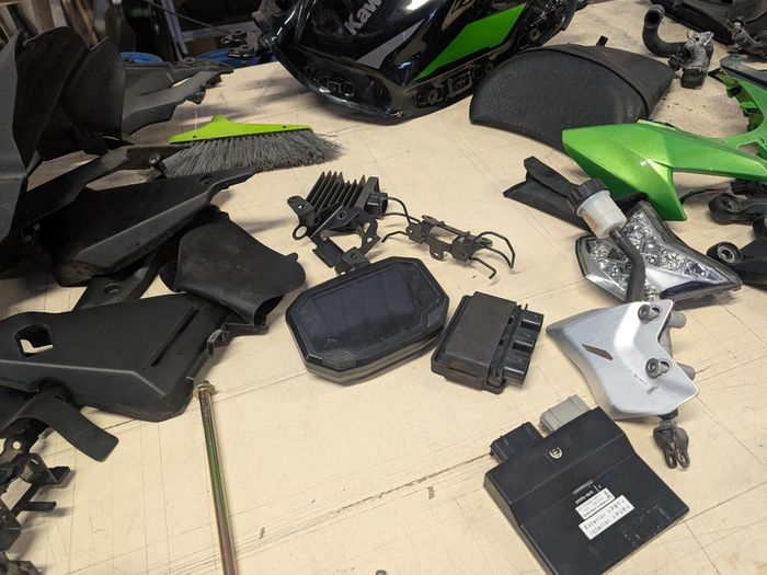 Kawasaki Z650 breaking for parts 2022