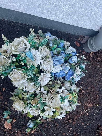 Free Flower Garland Necklace & Artificial Flowers Displays
