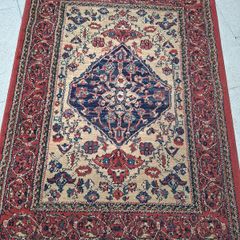 Hard-wearing elegant rug