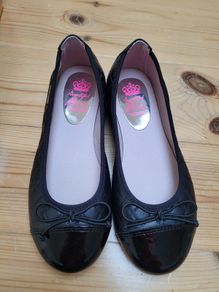 Girls Shoes Size 33