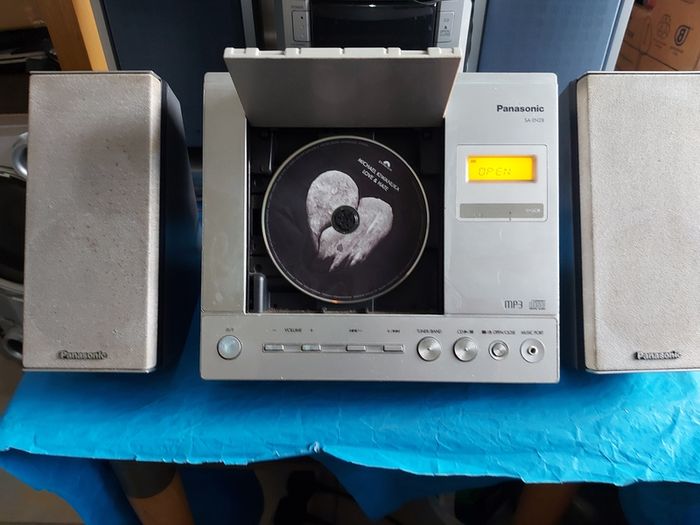 Panasonic SA-EN28 CD Stereo Music system, Radio, CD, MP3, all working perfect and in very good condition, with 2 Panasonic speakers Model SB-EN28