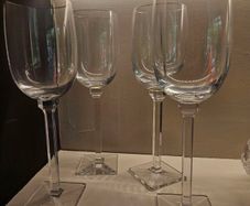 Louise Kennendy red wine glasses x 4