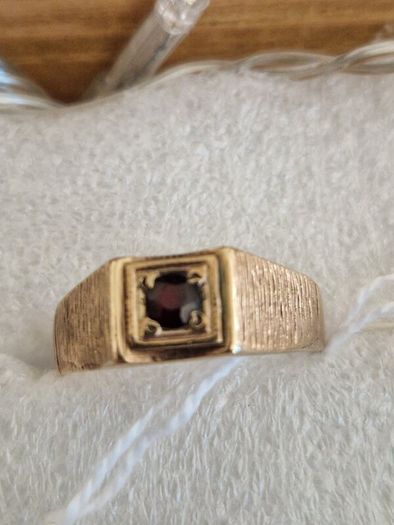 9ct ruby