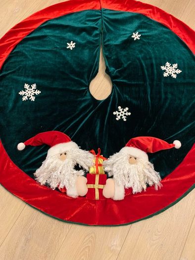 Christmas tree skirt