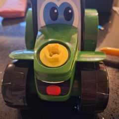 John Deere Build a Johnny Tractor
