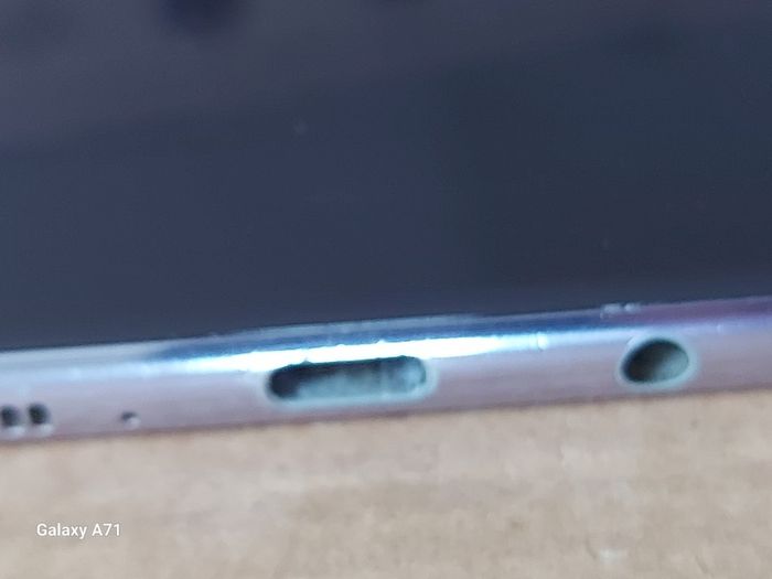 6 Mobile Phones for parts or repair, not powering on